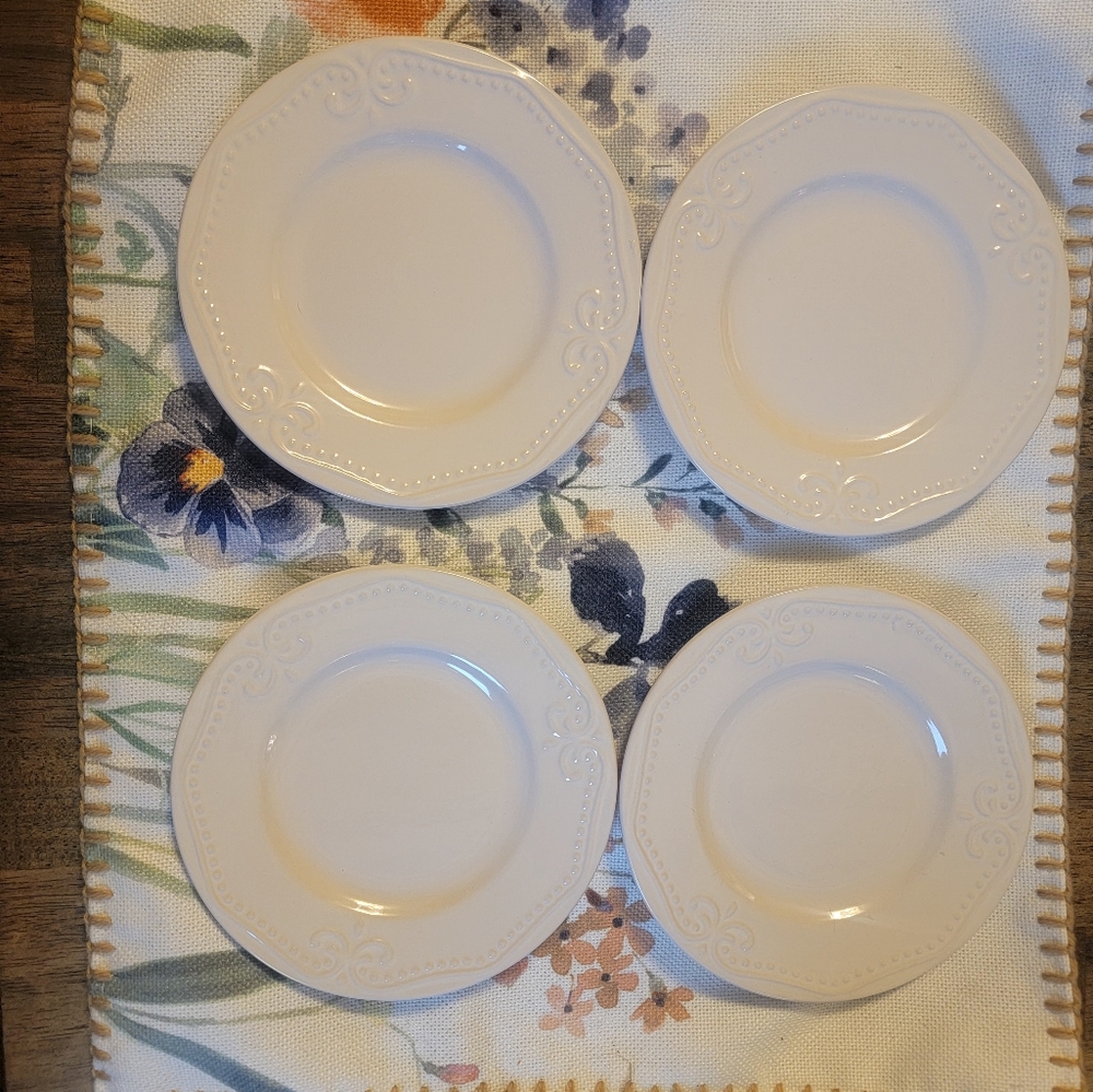 Beautiful set of 4 salad/dessert plates